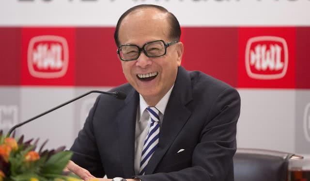 白手起家的李嘉誠,原來妻家勢力這么大,小舅子小姨子都是大人物