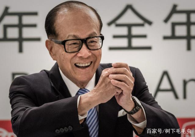 李嘉誠昨天剛退休,支持者今日花百萬占領香港報紙頭版祝賀他榮休